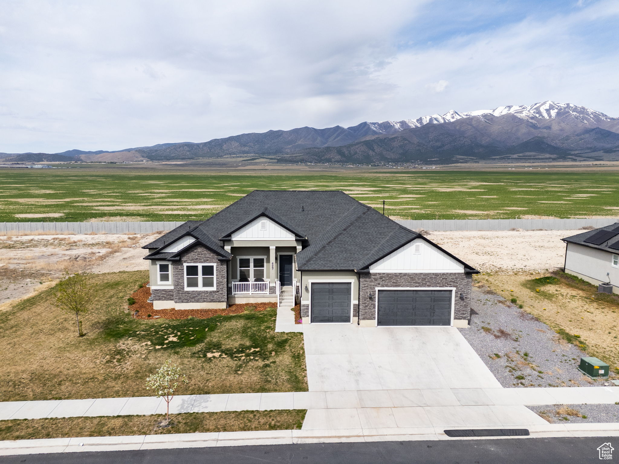 4867 N Canaan Peak Dr, Eagle Mountain, Utah image 2