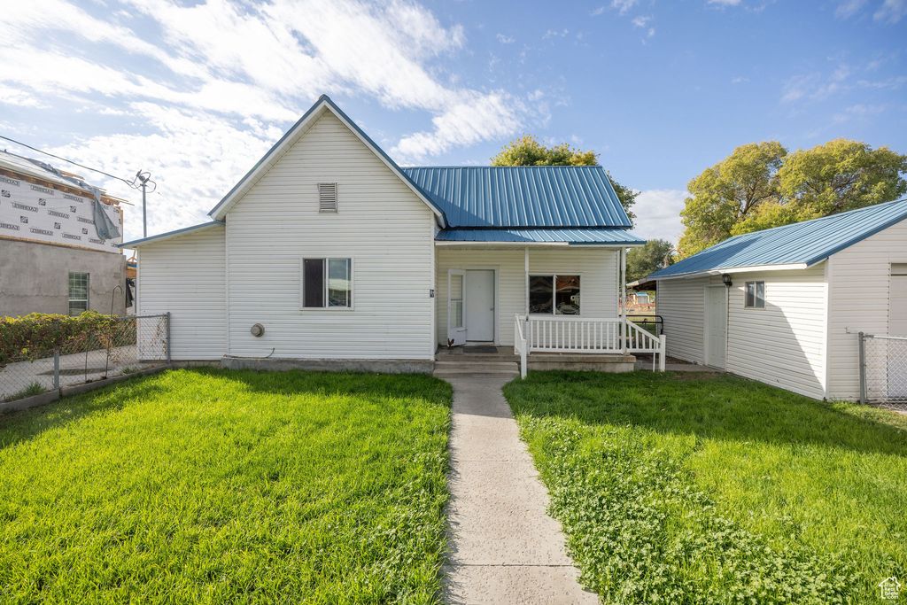 Photo of 47 E DEPOT ST, Weston, ID 83286 (MLS # 2111883)