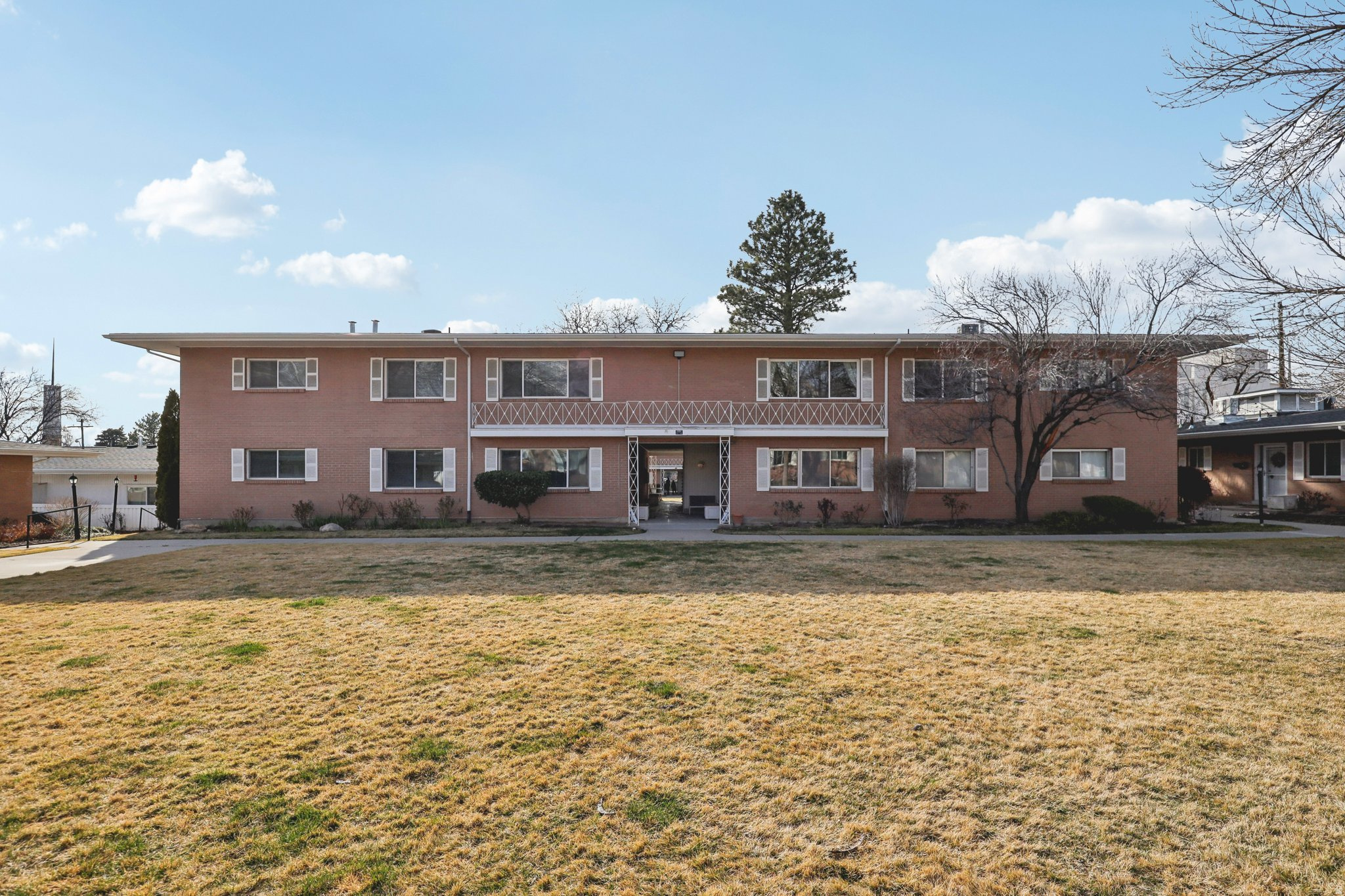 CARRIAGE LANE APT HO - Residential