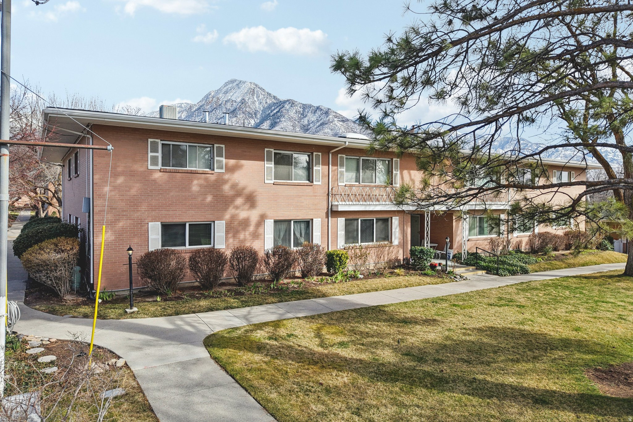 CARRIAGE LANE APT HO - Residential