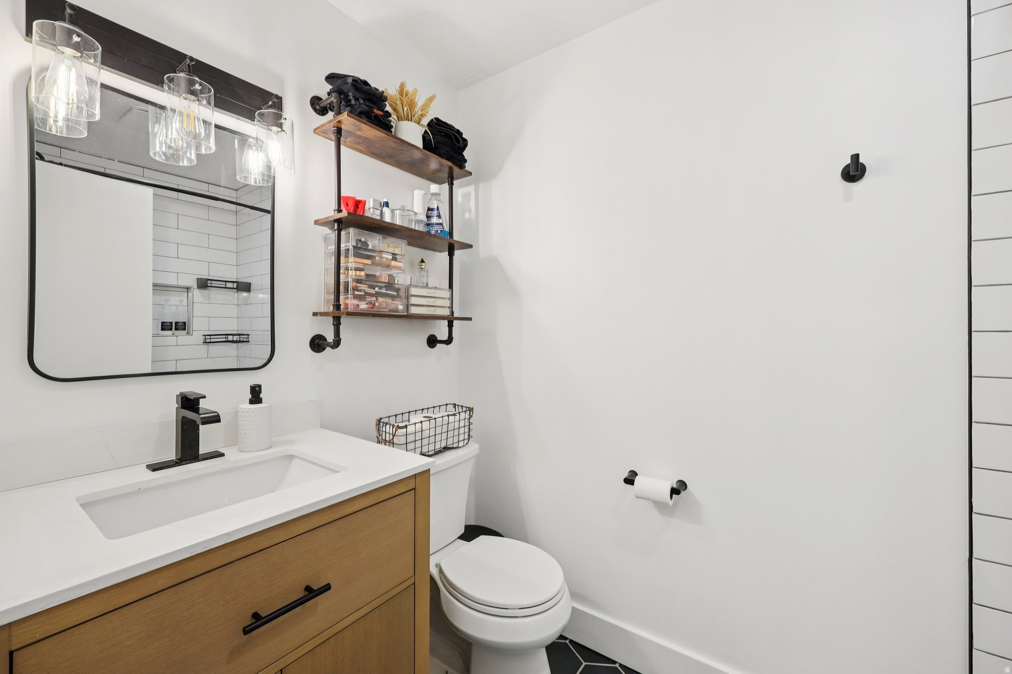 CARRIAGE LANE APT HO - Residential