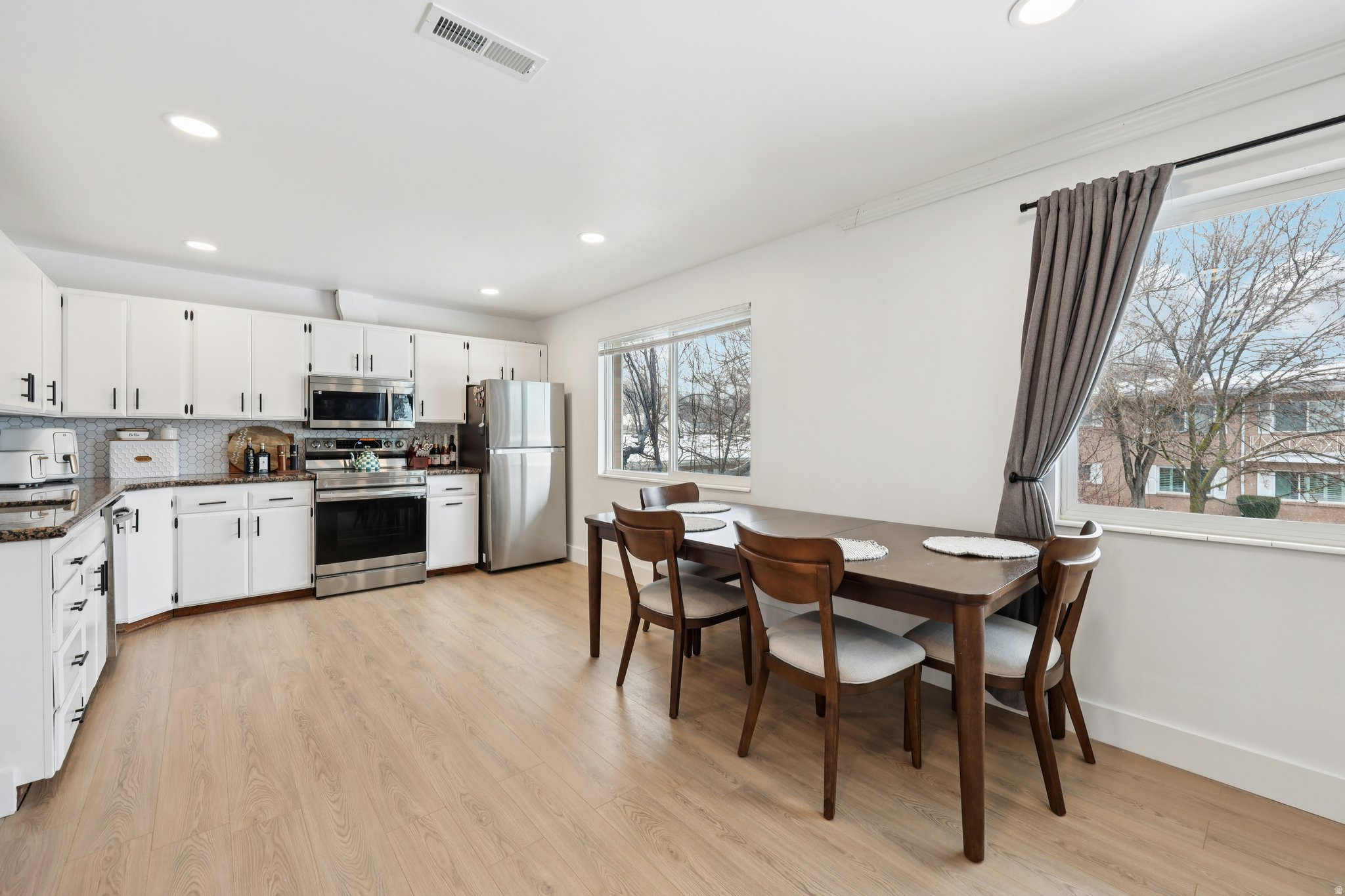 CARRIAGE LANE APT HO - Residential