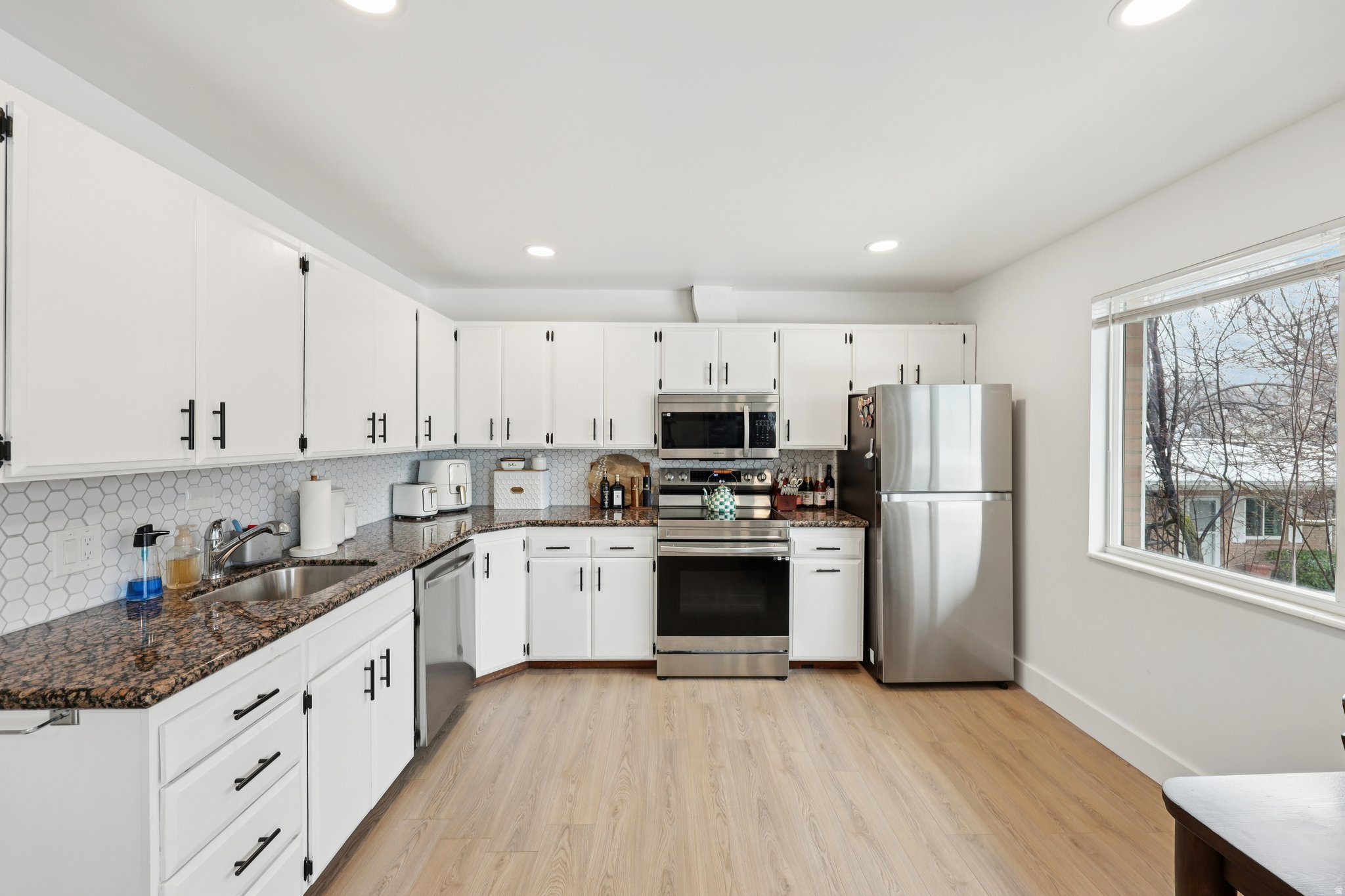 CARRIAGE LANE APT HO - Residential