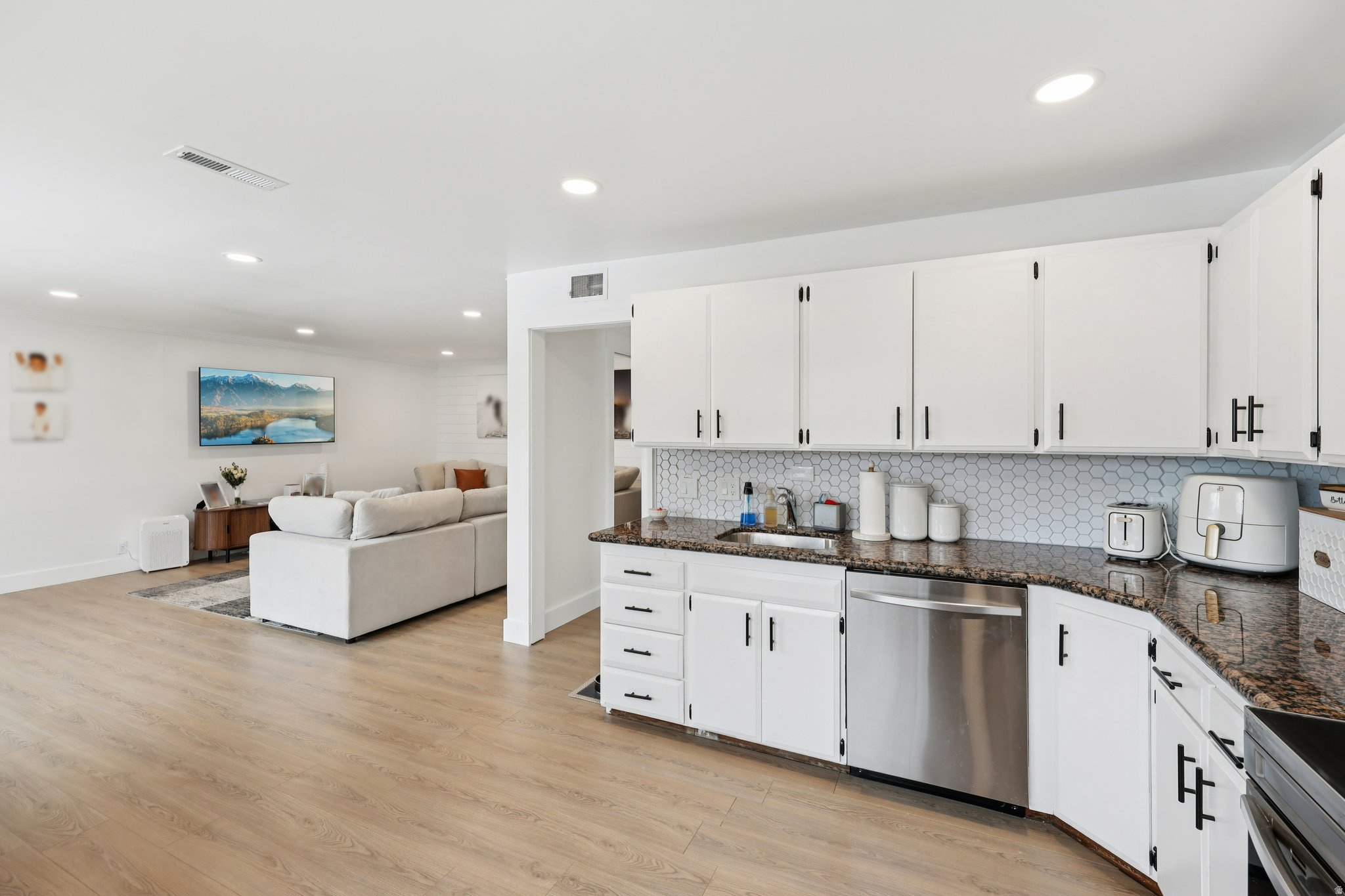 CARRIAGE LANE APT HO - Residential