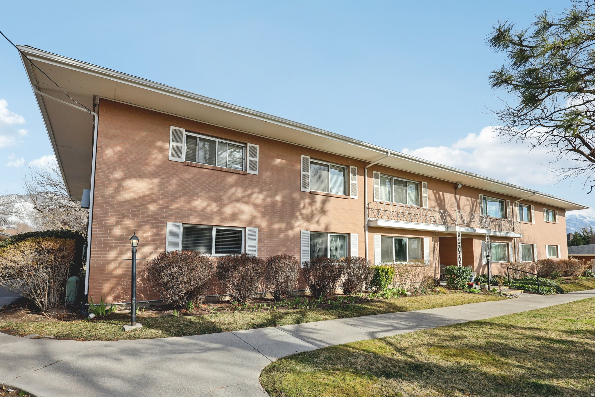 CARRIAGE LANE APT HO - Residential