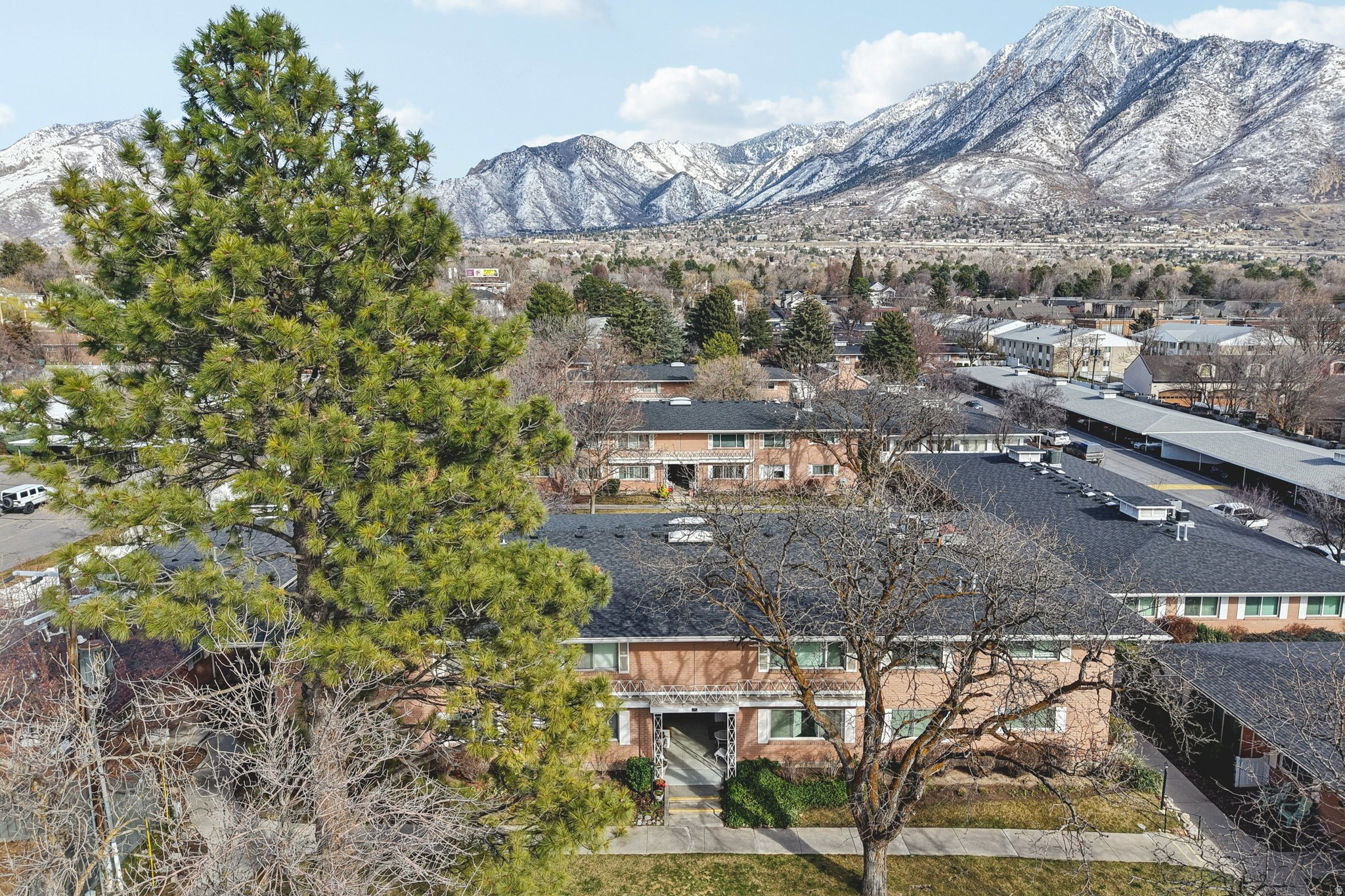 CARRIAGE LANE APT HO - Residential