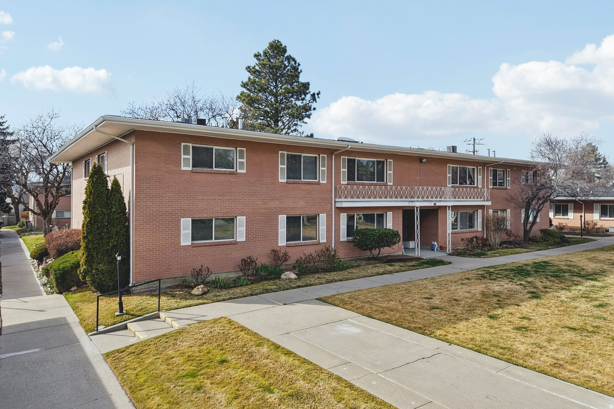 CARRIAGE LANE APT HO - Residential