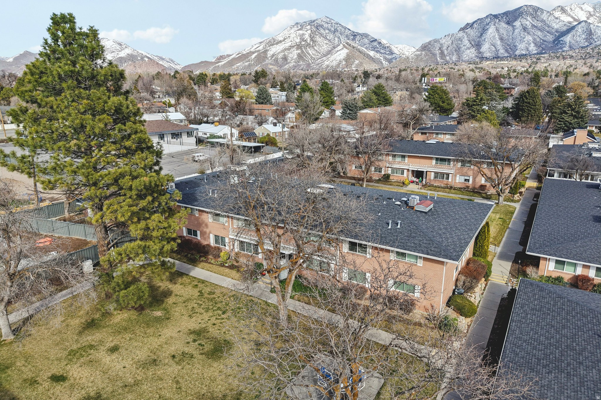 CARRIAGE LANE APT HO - Residential