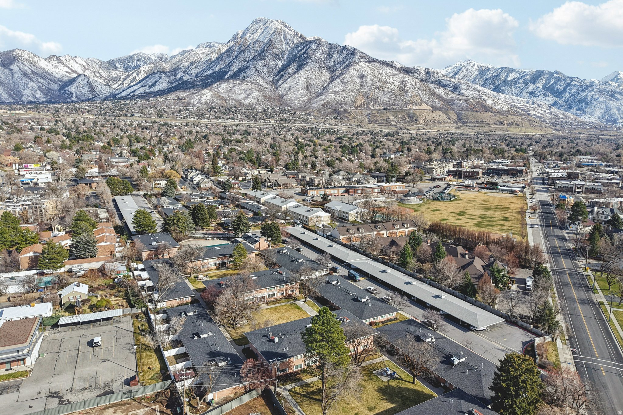 CARRIAGE LANE APT HO - Residential