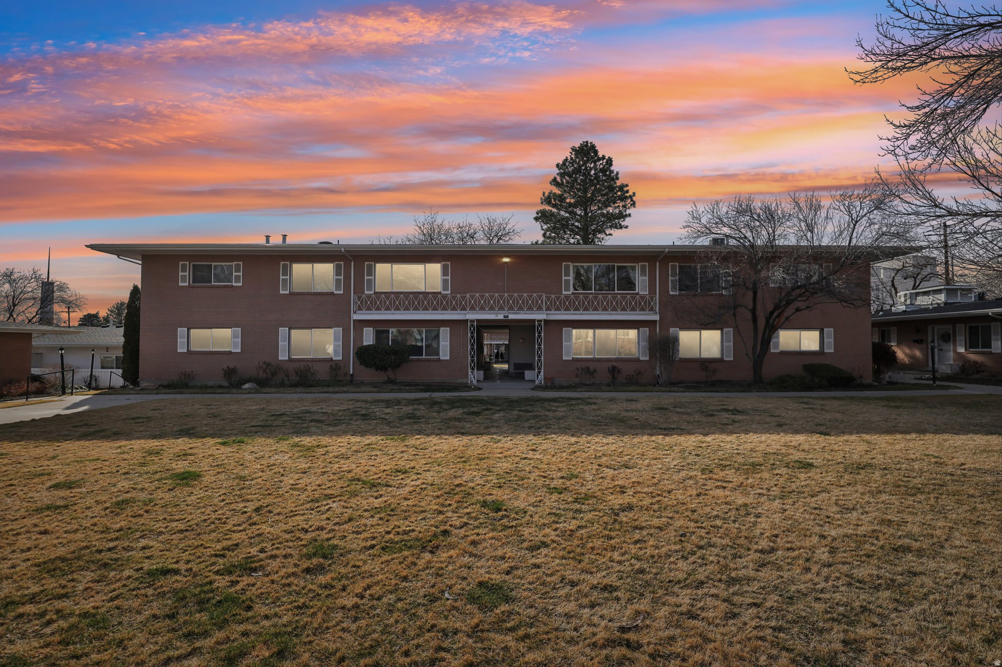 CARRIAGE LANE APT HO - Residential