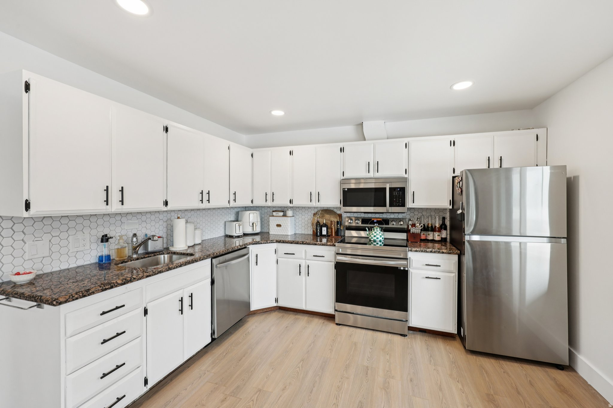 CARRIAGE LANE APT HO - Residential