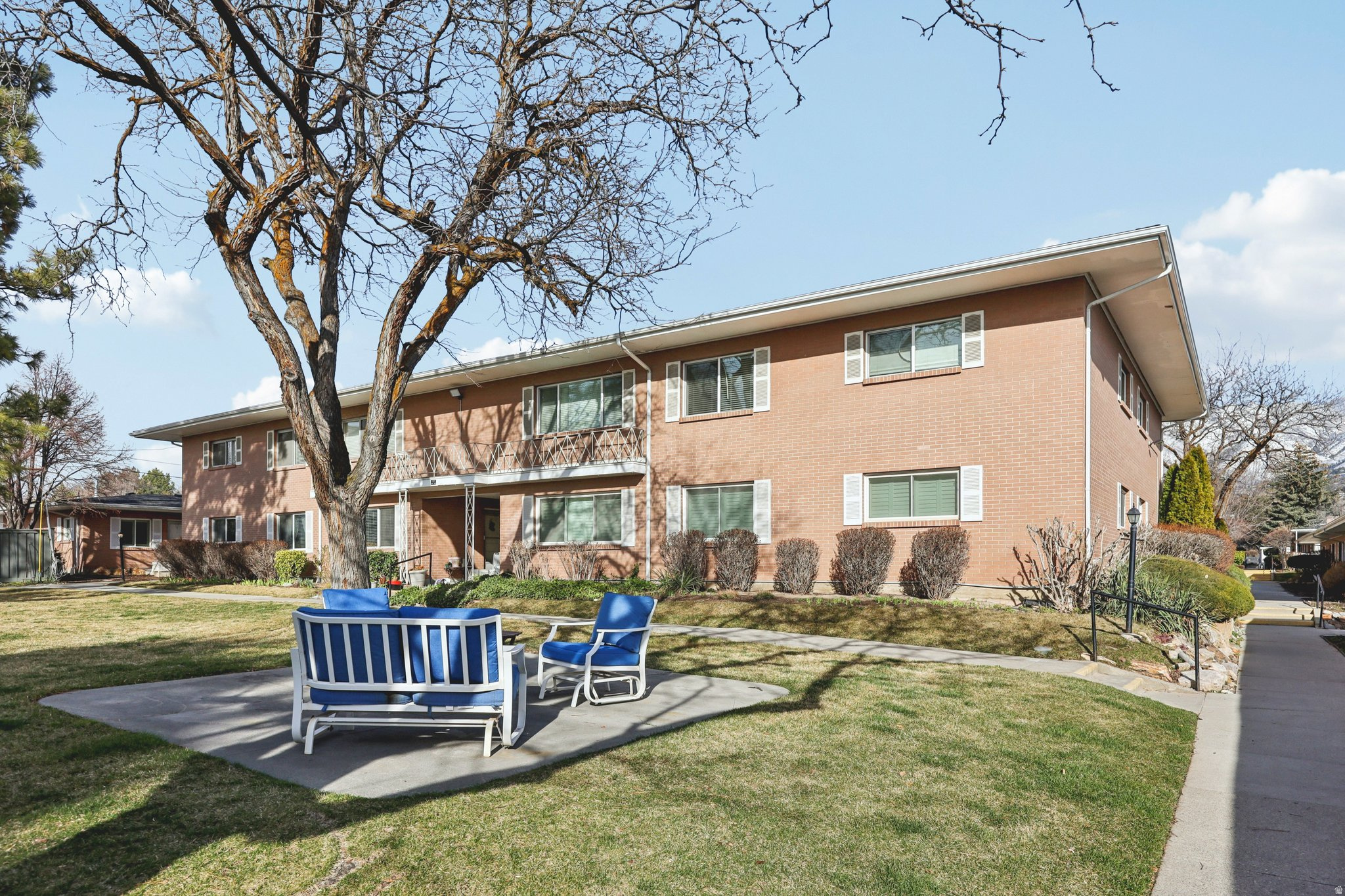 CARRIAGE LANE APT HO - Residential