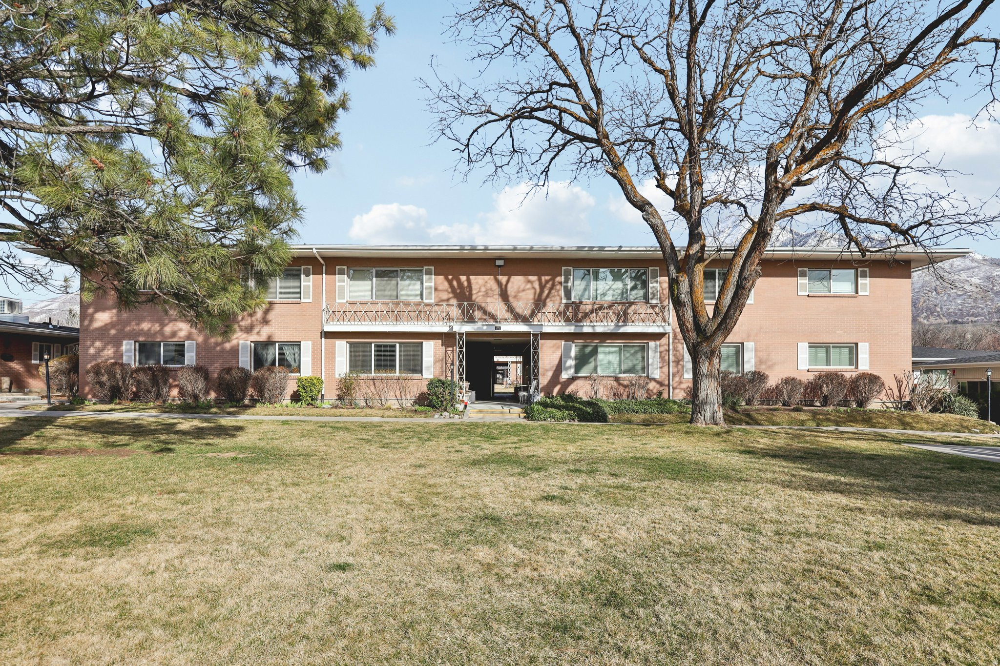 CARRIAGE LANE APT HO - Residential