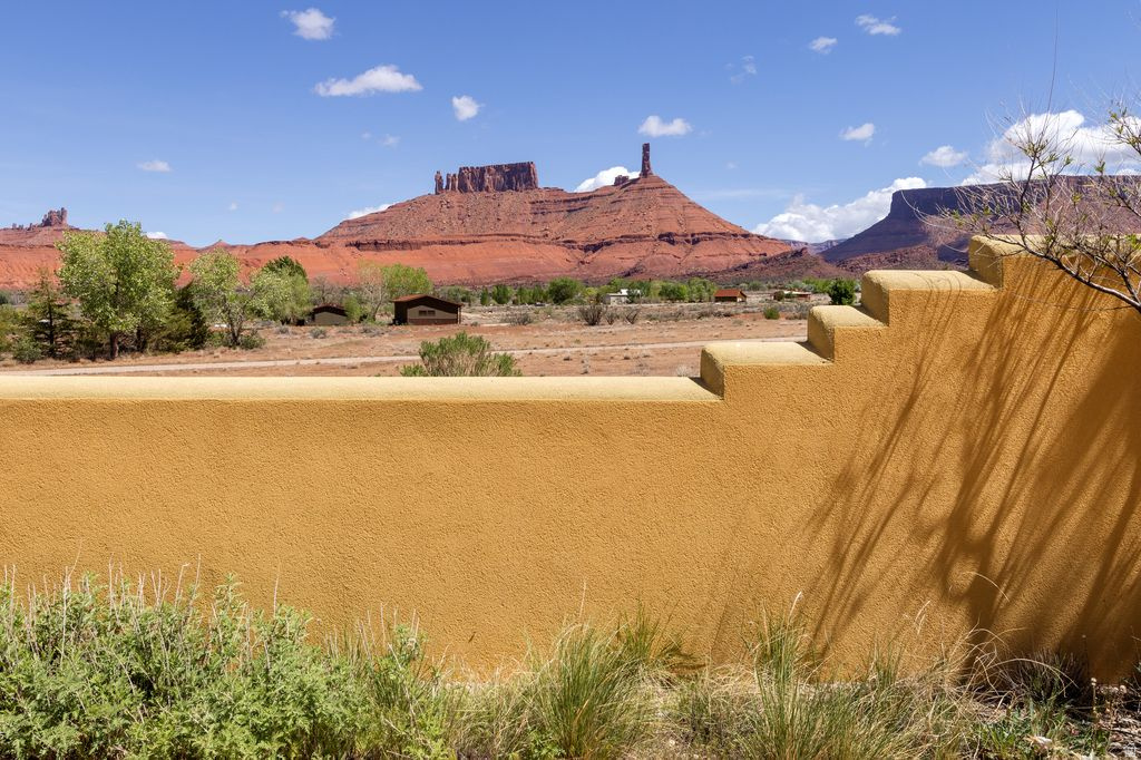 CASTLE VALLEY RIVER RANCHOS - Residential