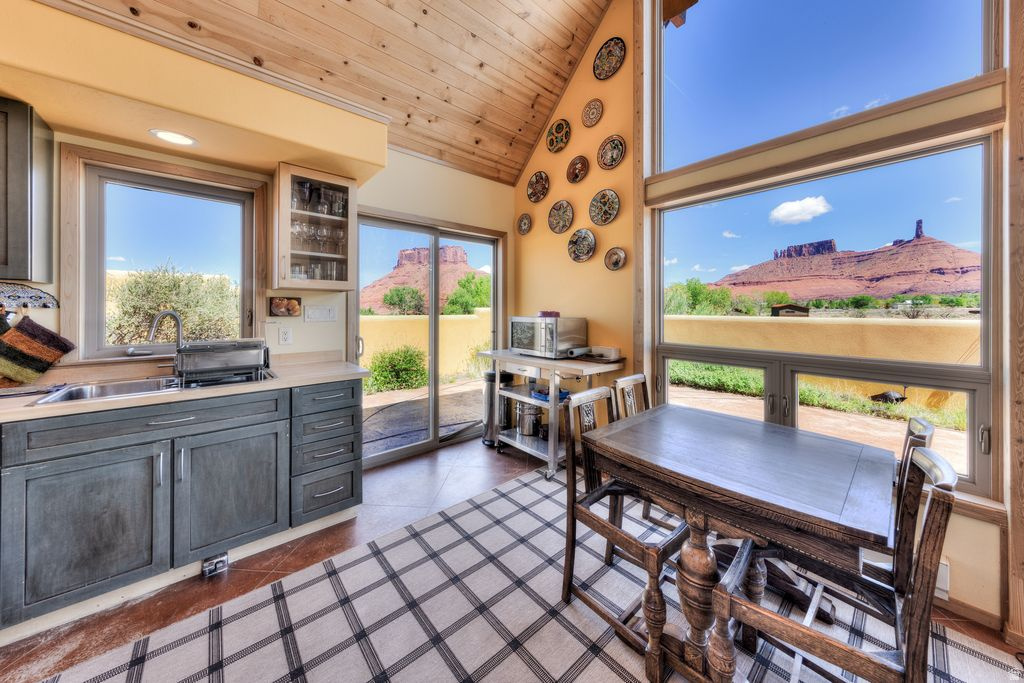 CASTLE VALLEY RIVER RANCHOS - Residential