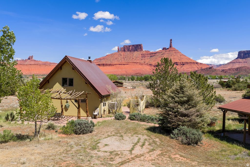 CASTLE VALLEY RIVER RANCHOS - Residential