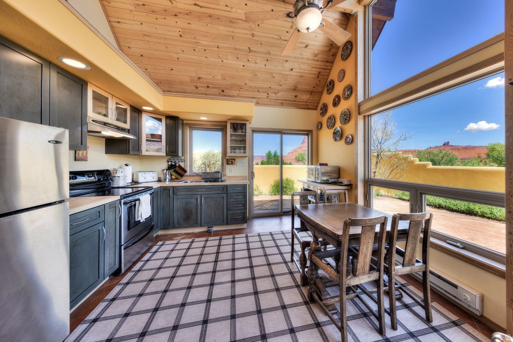 CASTLE VALLEY RIVER RANCHOS - Residential