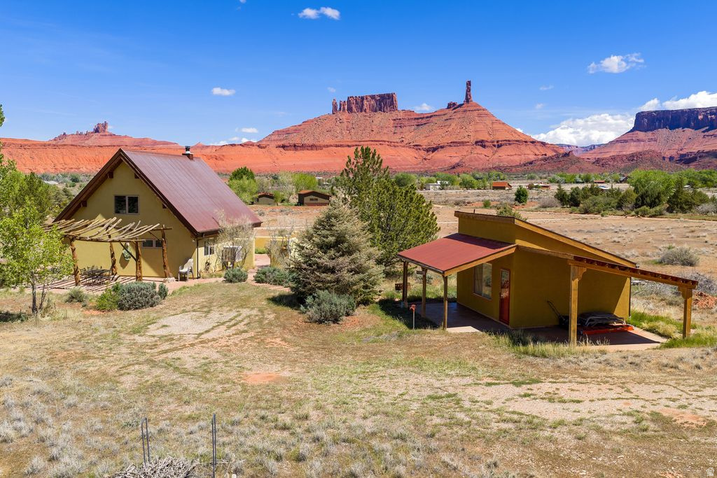 CASTLE VALLEY RIVER RANCHOS - Residential