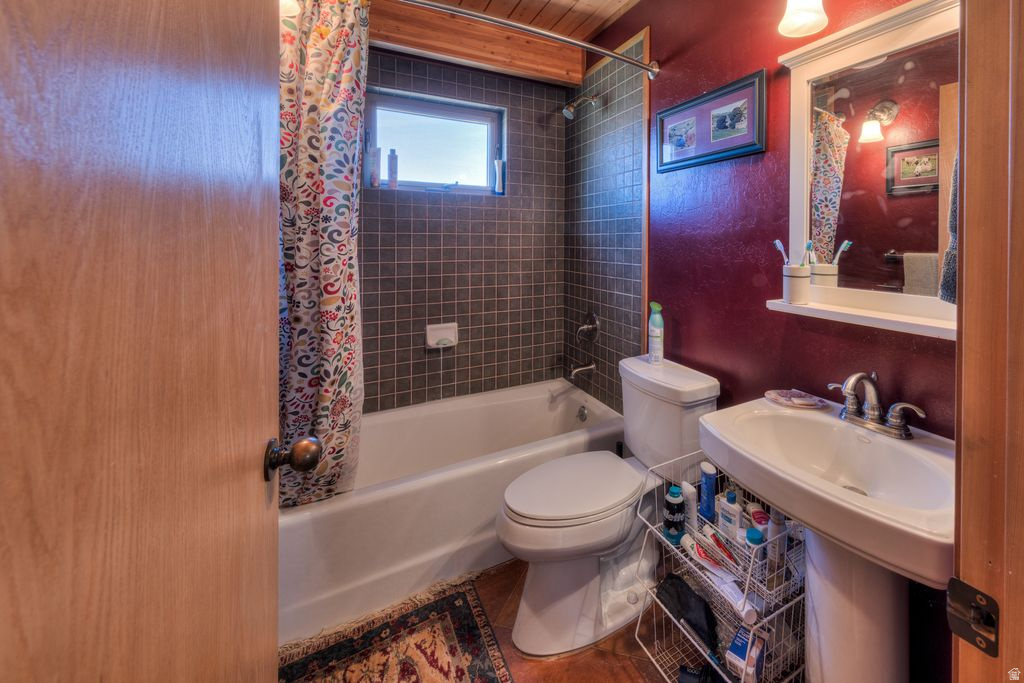 CASTLE VALLEY RIVER RANCHOS - Residential