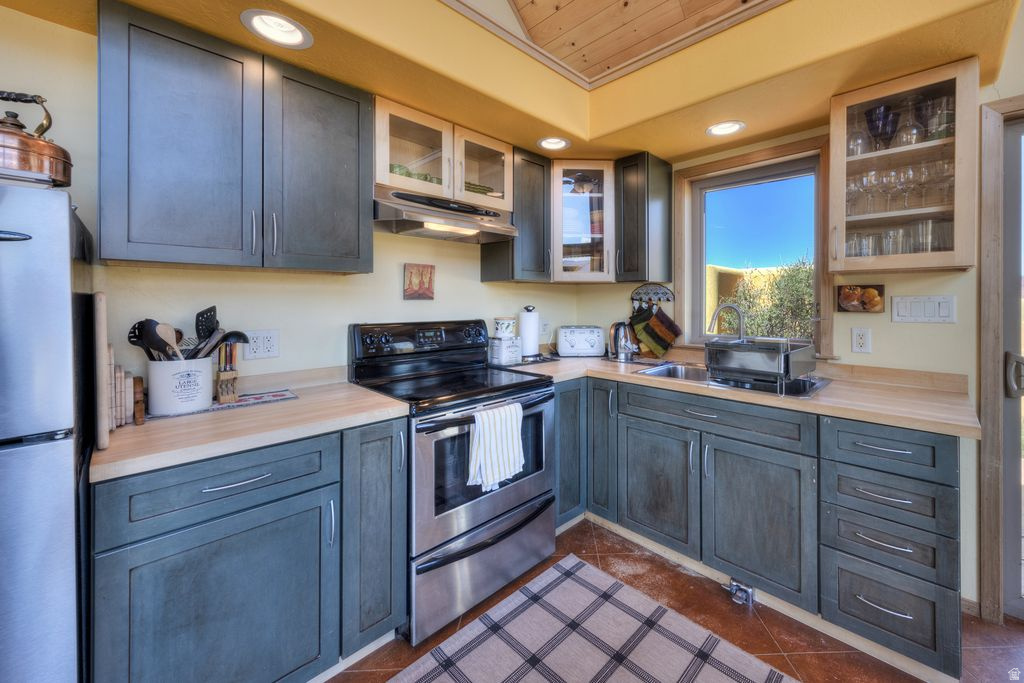 CASTLE VALLEY RIVER RANCHOS - Residential