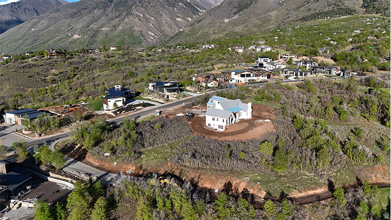 SUMMIT CREEK - Land
