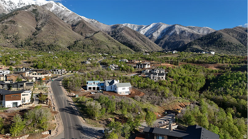SUMMIT CREEK - Land