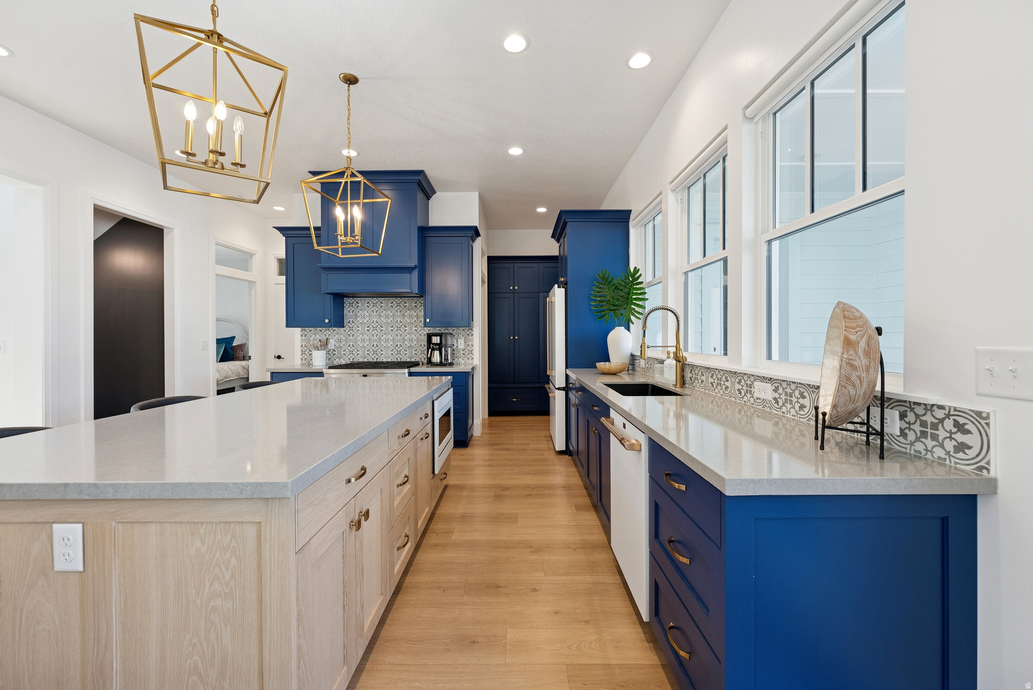 DAYBREAK - Residential