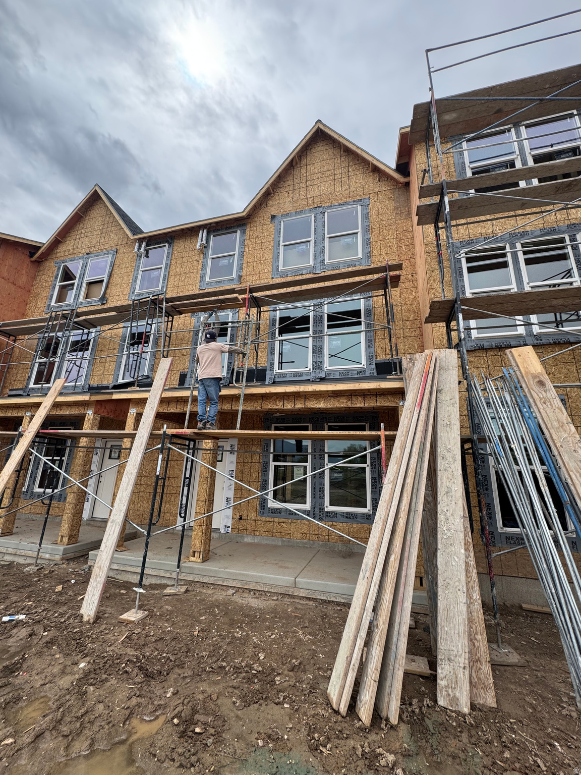 TRAILSIDE - Residential