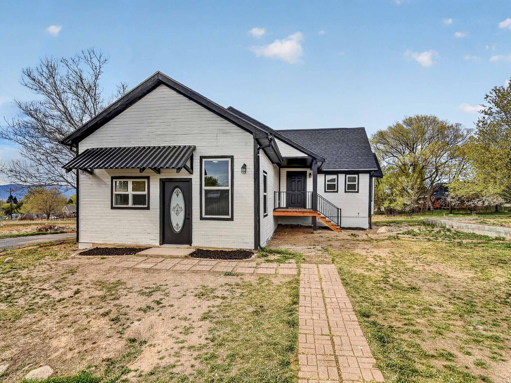 Photo of 375 E 200 N, Spring City, UT 84662 (MLS # 2153670)