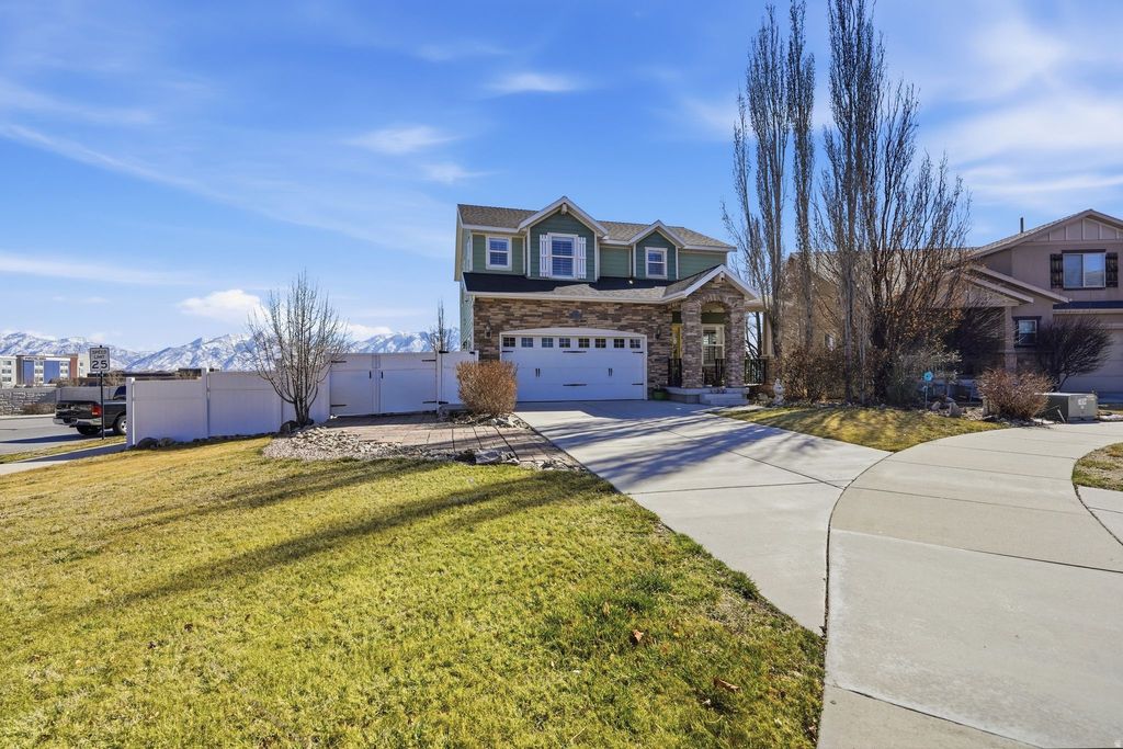 Photo of 11353 S HEREFORD CT, South Jordan, UT 84095 (MLS # 2145662)
