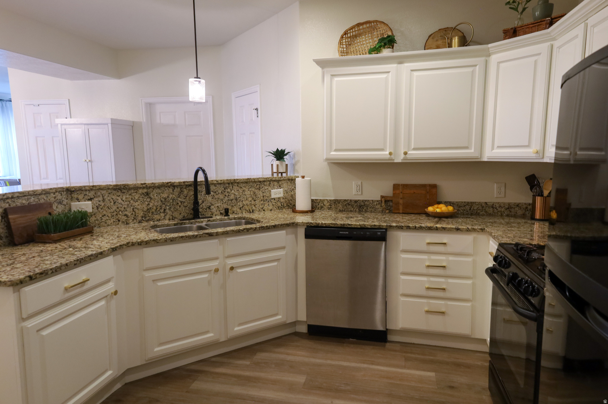 ROBINSONS - Residential