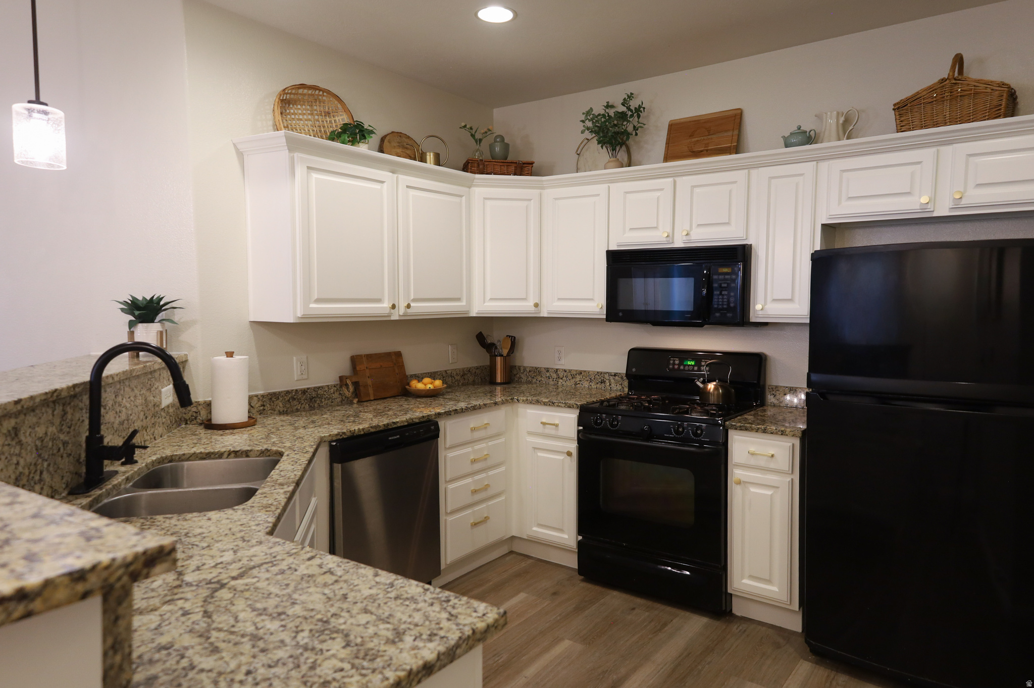 ROBINSONS - Residential