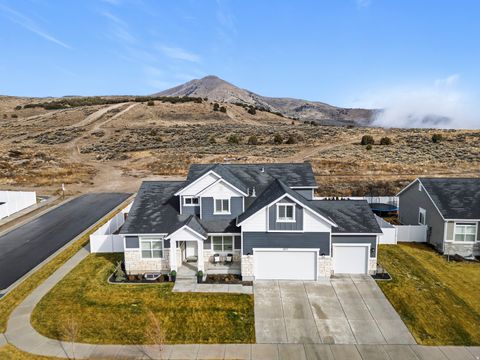 Photo of 3477 E WHEAT FIELD LN, Eagle Mountain, UT 84005 (MLS # 2139584)
