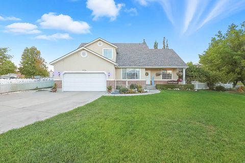 Tiny photo for 3256 W STAR FIRE RD, South Jordan, UT 84095 (MLS # 2140089)
