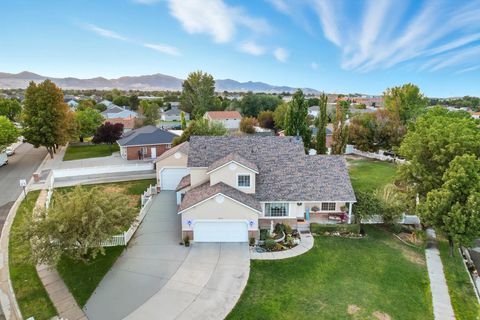 Photo of 3256 W STAR FIRE RD, South Jordan, UT 84095 (MLS # 2140089)