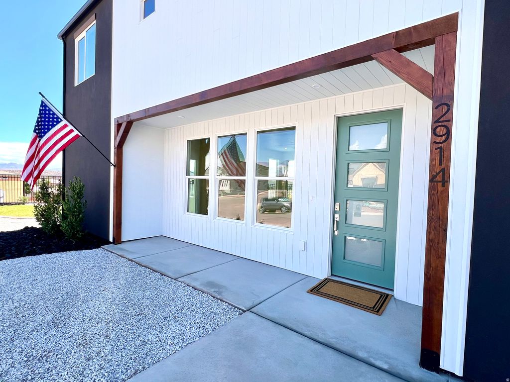 Photo of 2914 E CHAPMAN CIR, Washington, UT 84780 (MLS # 2134332)