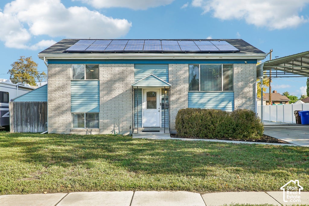 Photo of 626 W IVY DR, Midvale, UT 84047 (MLS # 2187110)