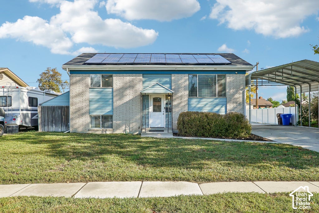 Photo of 626 W IVY DR, Midvale, UT 84047 (MLS # 2187110)
