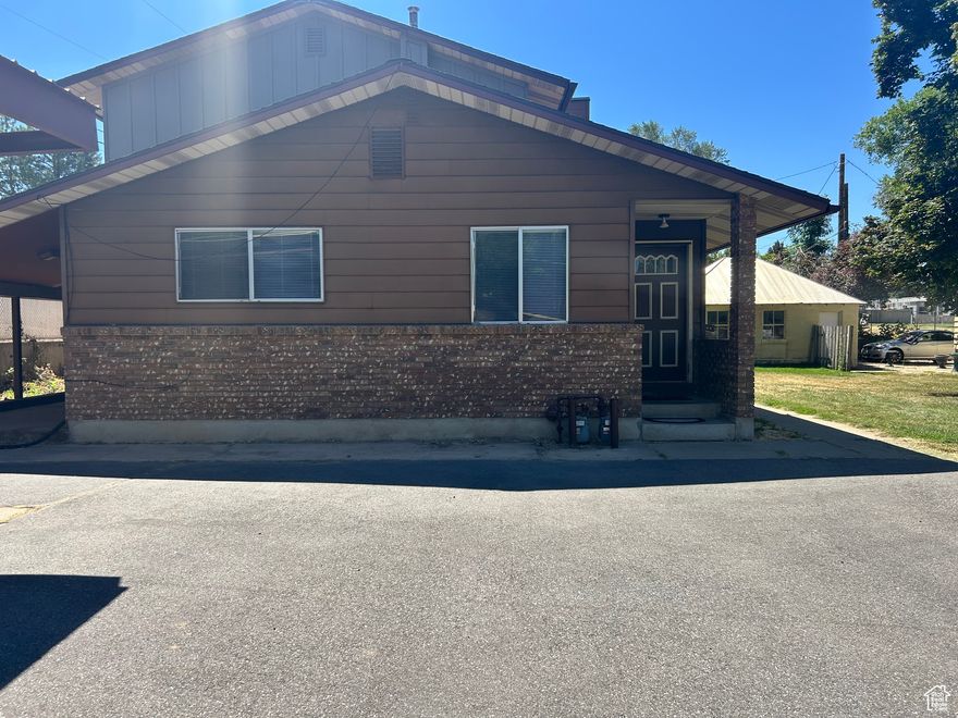 Our Criteria  -Credit score 600 or higher  -Monthly income approximately 3X rent -Deposit is $2,000  -Consistent Employment for 1+years (same field for over 1 year) -No outstanding collections with past rentals or utility companies  -Bankruptcy-free for 3 years  (discharged)  -No Evictions on record  -Felony-free for 5 years  -it is a $45 application fee per adult