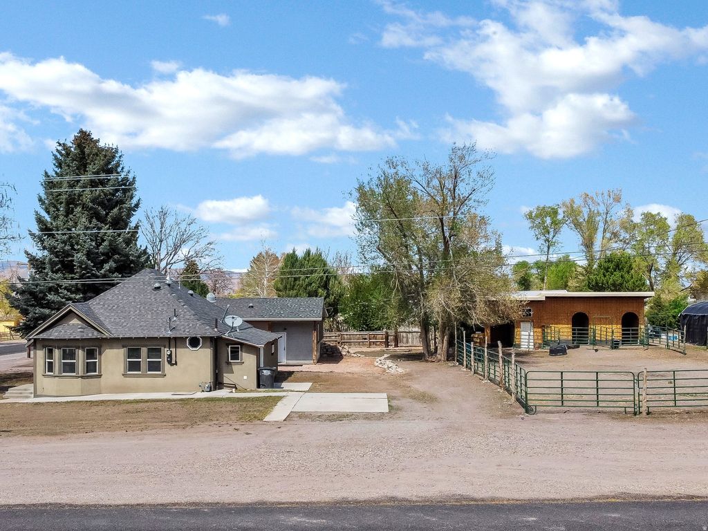 Photo of 195 S 200 E, Monroe, UT 84754 (MLS # 2149527)