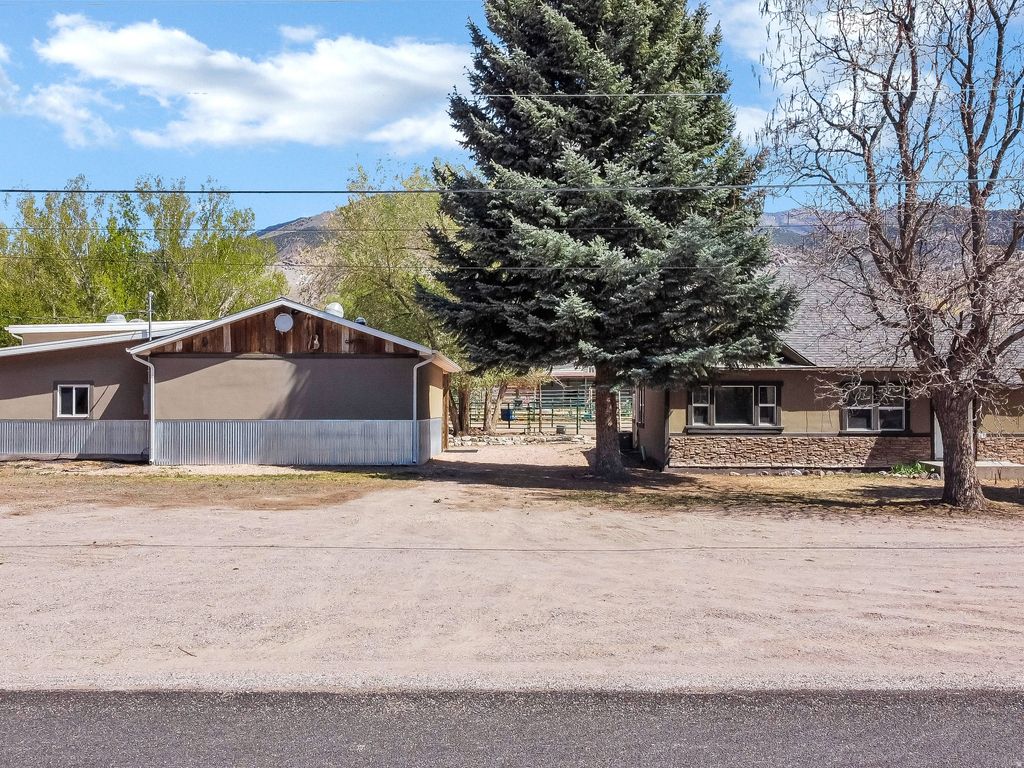 Photo of 195 S 200 E, Monroe, UT 84754 (MLS # 2149527)