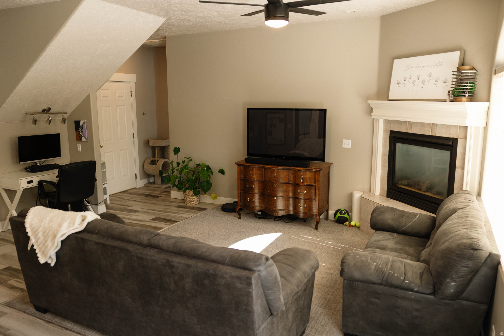 SHADOW MOUNTAIN 4-B - Residential