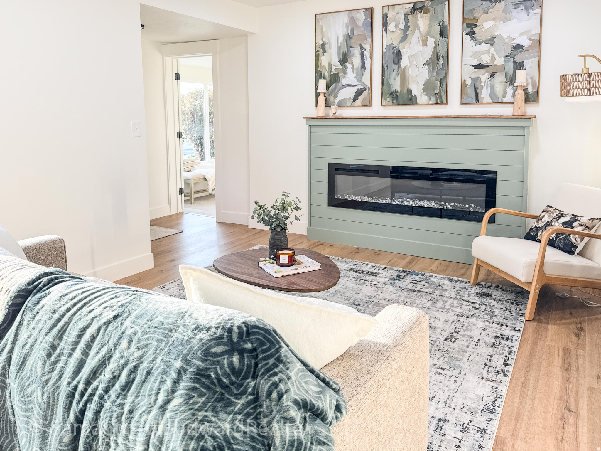 HOLLADAY CIRCLE - Residential