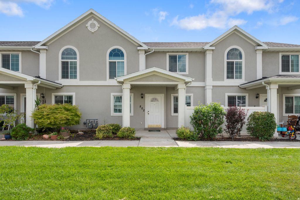 Photo of 802 BROOKSIDE CT, Payson, UT 84651 (MLS # 2148469)