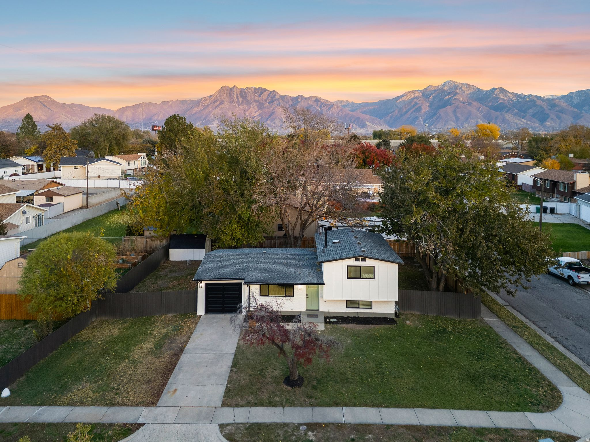 LA SALLE ACRES - Residential