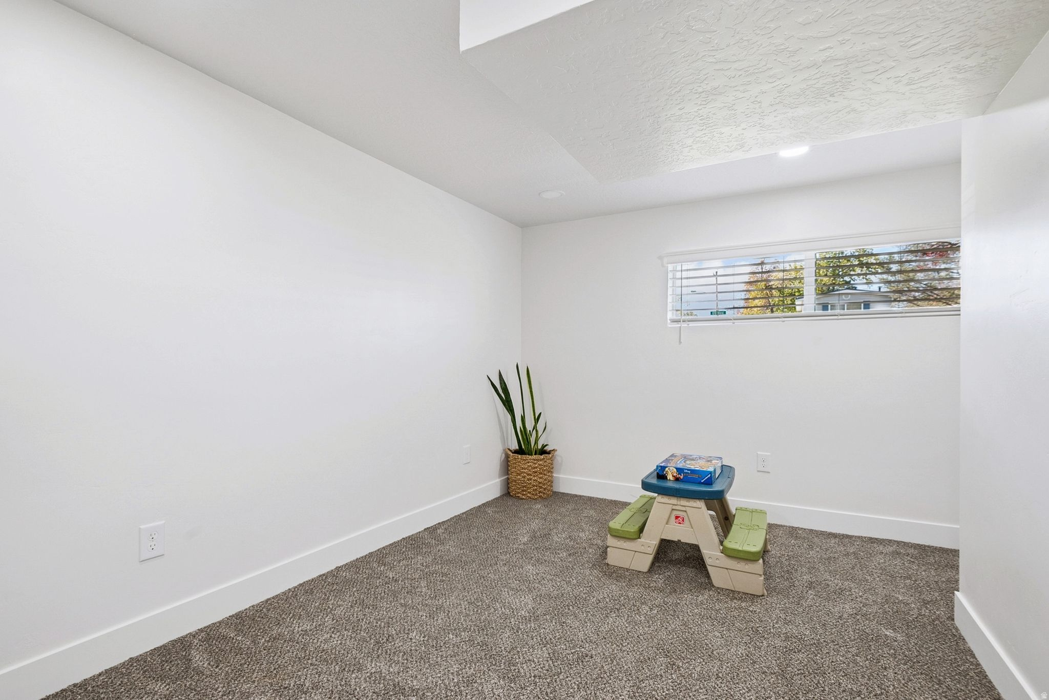 LA SALLE ACRES - Residential