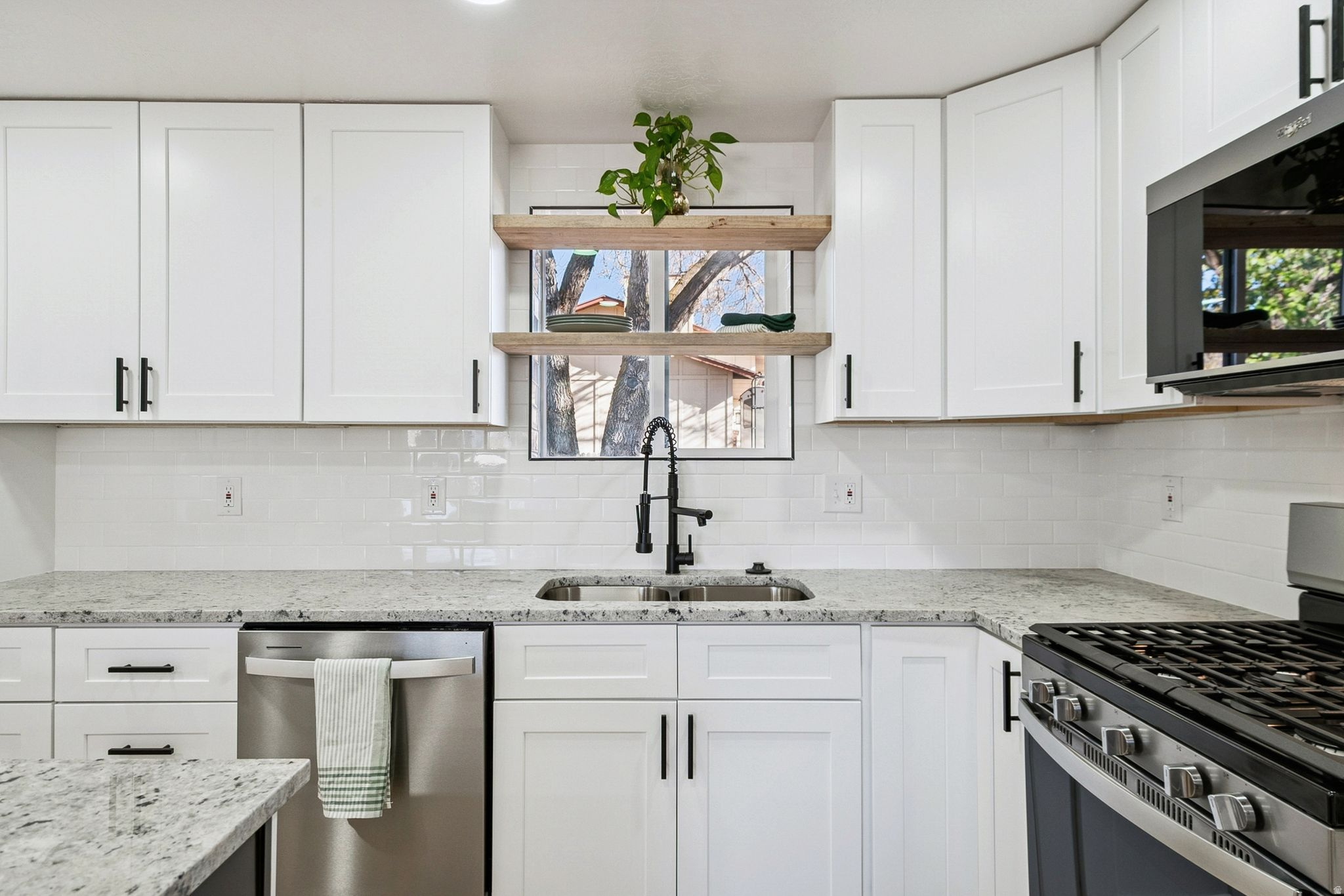 LA SALLE ACRES - Residential