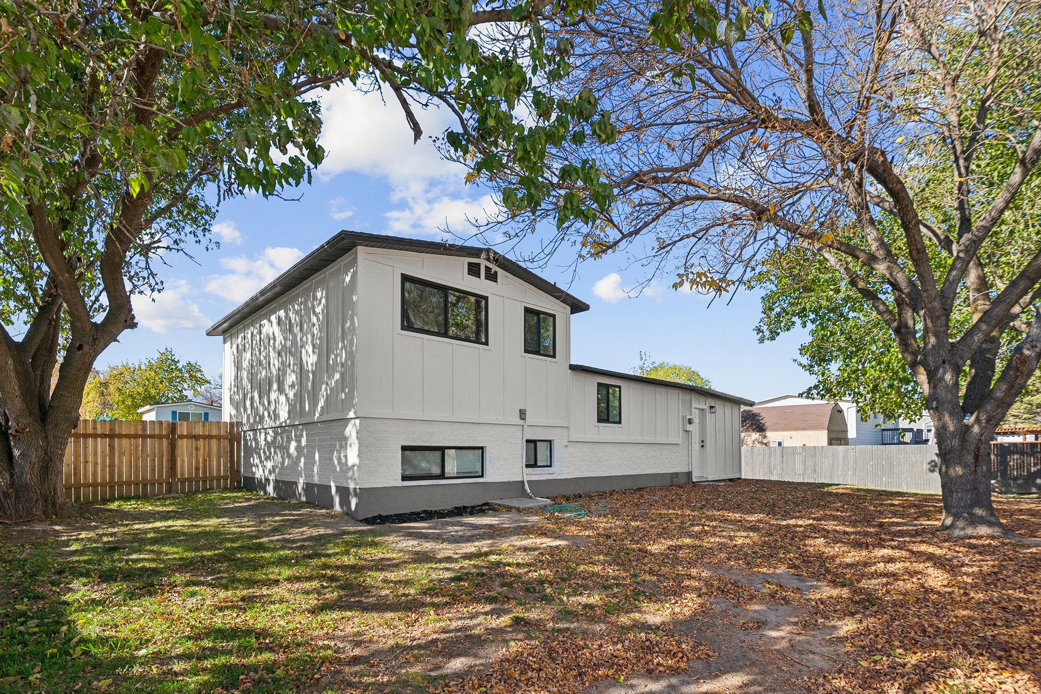 LA SALLE ACRES - Residential