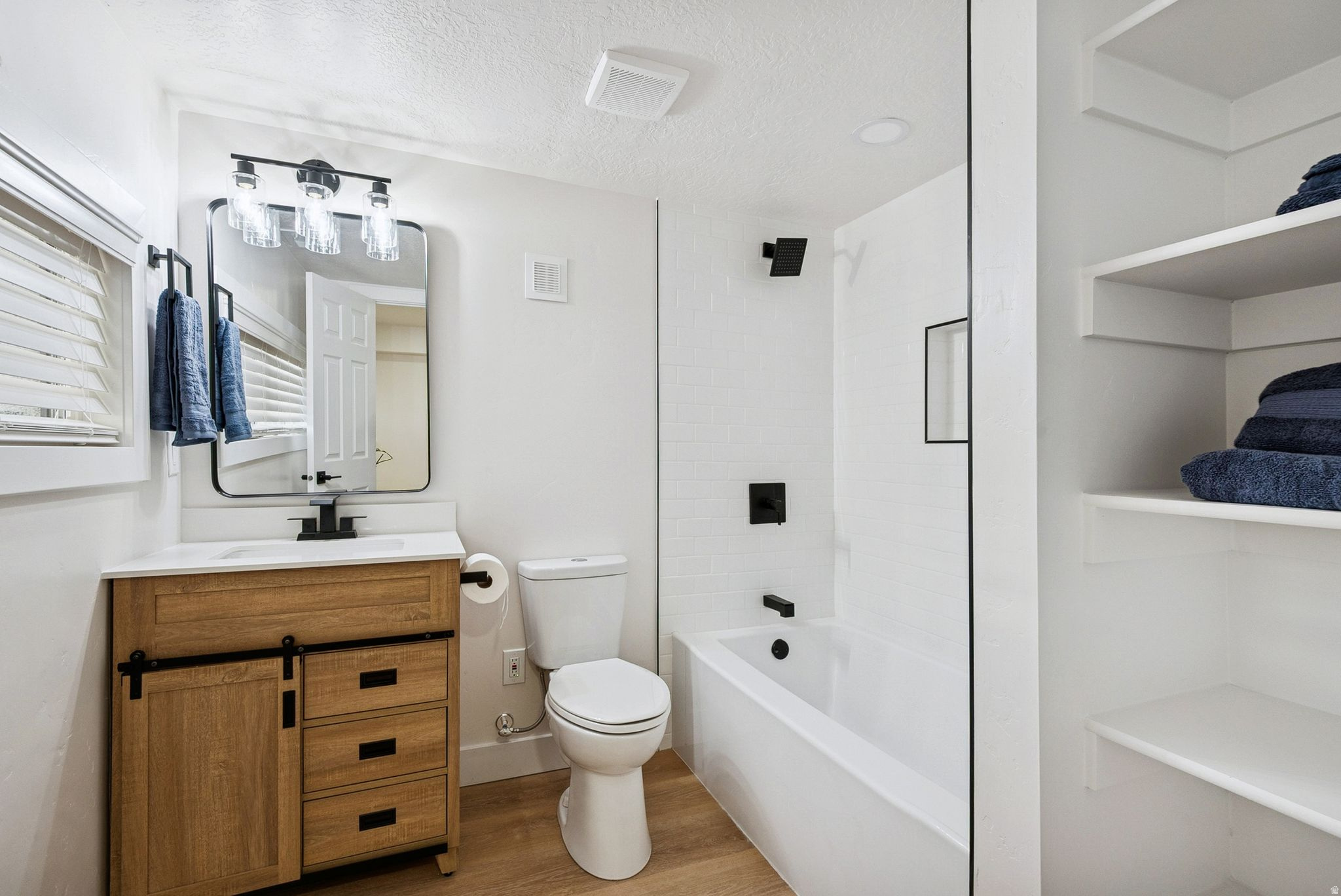 LA SALLE ACRES - Residential