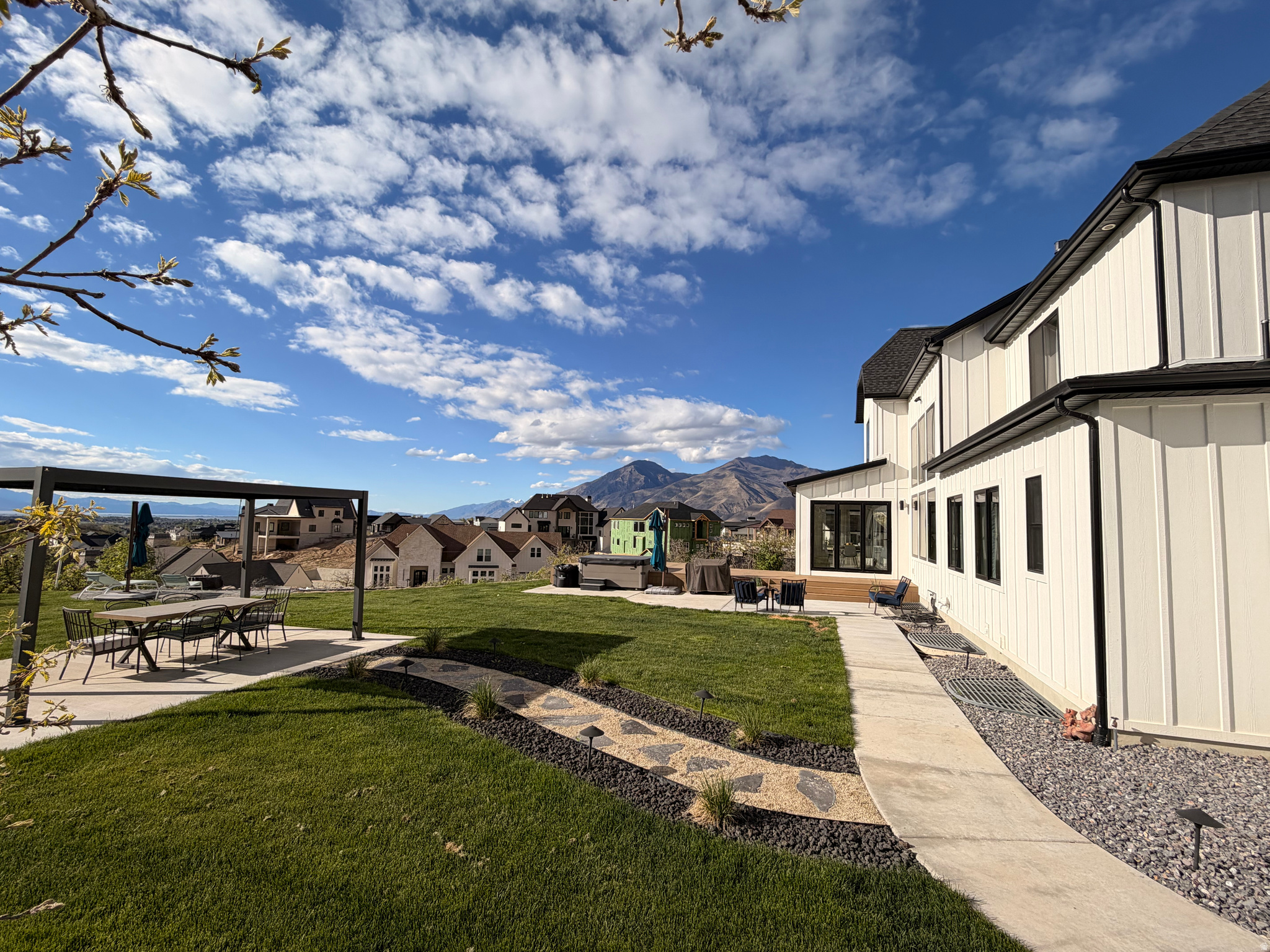 HIDDEN HOLLOW - Residential